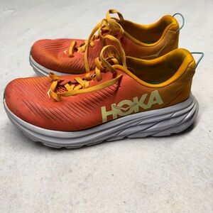 Hoka One One Women’s Rincon 3 Low Camellia Radiant Yellow Size 7.5W‎